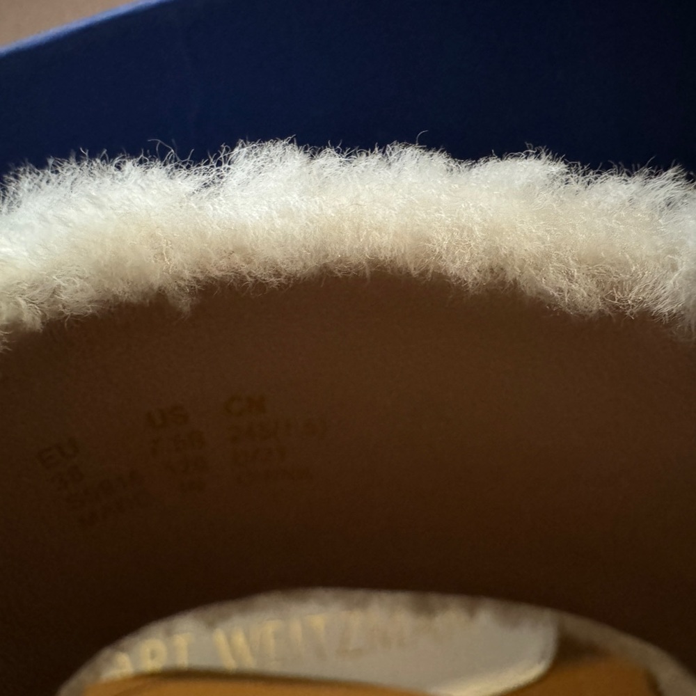 Stuart Weitzman - Picture 4 of 6